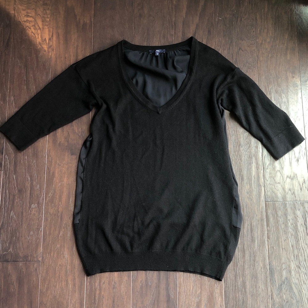Gap black oversized v neck sweater XS